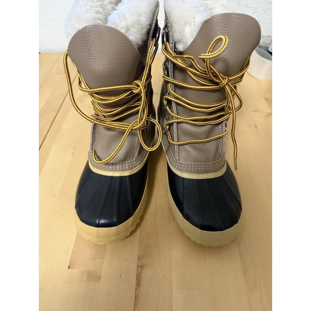 Sorel Manitou duck  Winter Boots with wool lining. Woman's size 8. *Discription